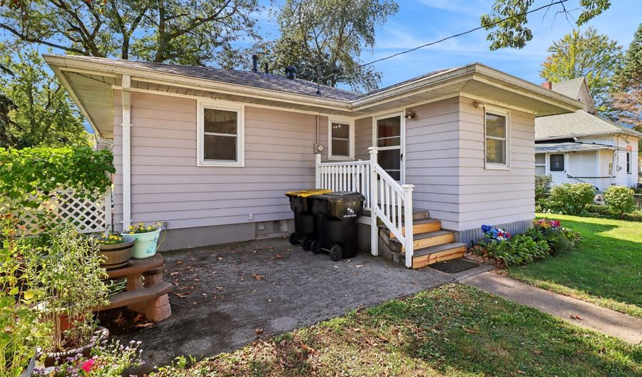 712 Rapids St, Adel, IA 50003 - 2 Beds, 2 Bath