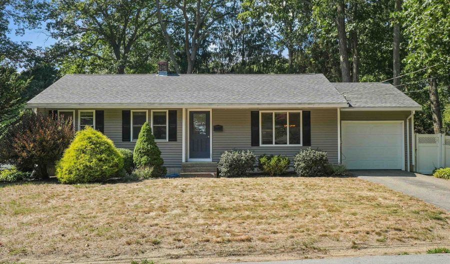 29 Harrison Ave, Portsmouth, NH 03801 - 3 Beds, 2 Bath