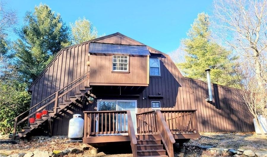 196 Angell Rd 1, Lincoln, RI 02865 - 2 Beds, 1 Bath