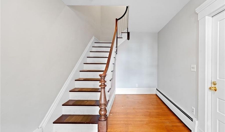 692 Hope St 2, Bristol, RI 02809 - 2 Beds, 1 Bath