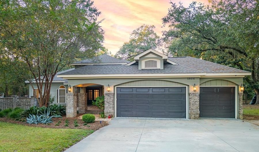 1804 River Pointe Dr, Albany, GA 31701 - 4 Beds, 3 Bath