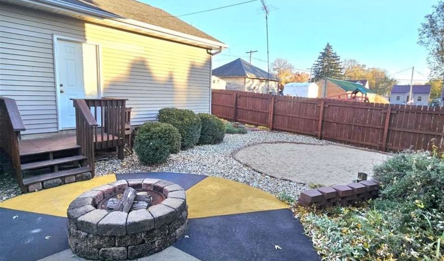 105 N Division St, Anamosa, IA 52205 - 2 Beds, 0 Bath