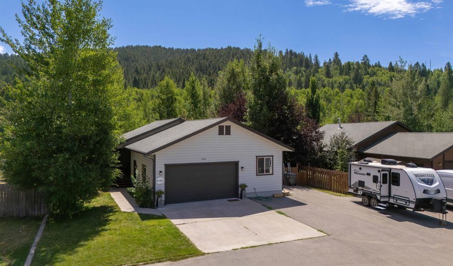 404 SNAKE RIVER Dr, Alpine, WY 83128 - 5 Beds, 3 Bath