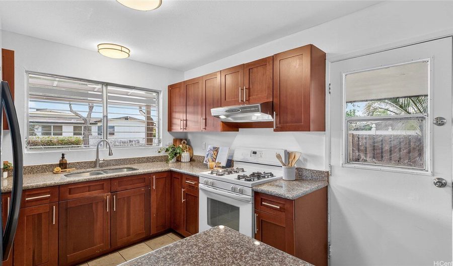 7240 Waiopua St, Honolulu, HI 96825 - 3 Beds, 2 Bath