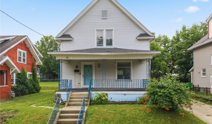 330 W Market St, Alliance, OH 44601 - 3 Beds, 1 Bath