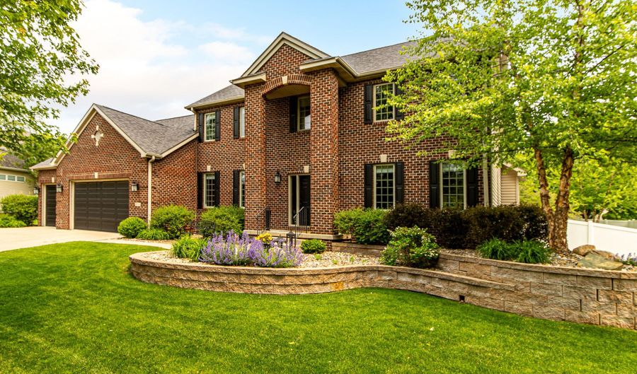 3728 Bridgeport Dr, Ames, IA 50010 - 6 Beds, 4 Bath