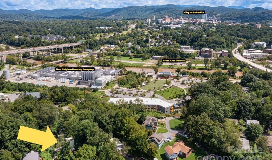 32 Waynesville Ave, Asheville, NC 28806 - 2 Beds, 3 Bath