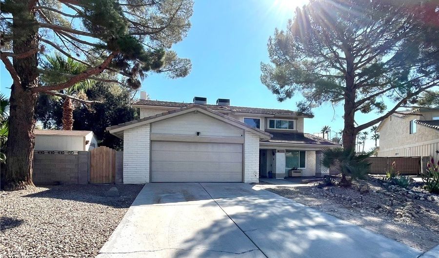 2246 Windsor Dr, Henderson, NV 89014 - 4 Beds, 3 Bath