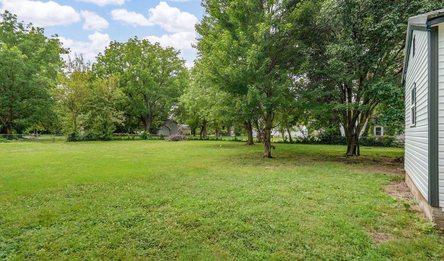 12 E Hawthorne St, Aurora, MO 65605 - 3 Beds, 2 Bath