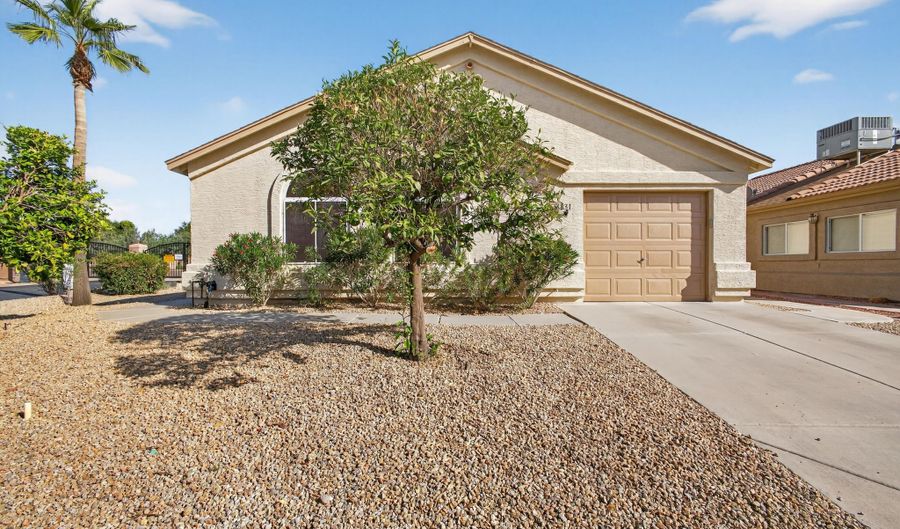6831 S OAKMONT Dr, Chandler, AZ 85249 - 2 Beds, 2 Bath