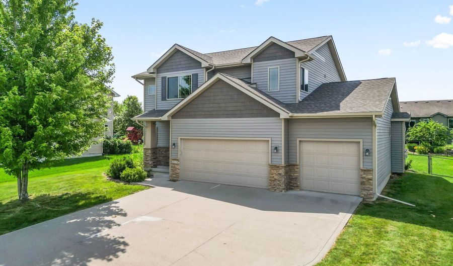 1519 NE Williamsburg Dr, Ankeny, IA 50021 - 5 Beds, 4 Bath