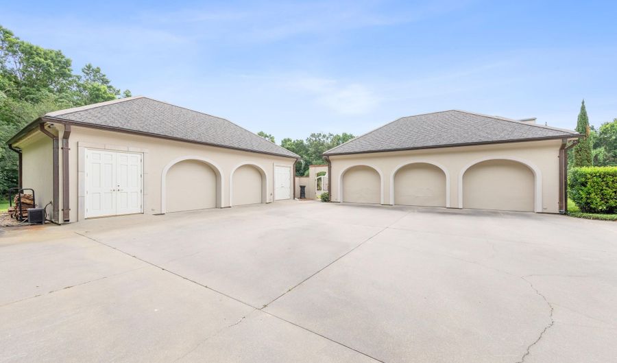 12425 N Marcus Rd, Abbeville, LA 70510 - 5 Beds, 5 Bath