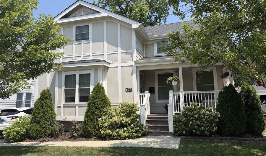 627 N Arlington Heights Rd, Arlington Heights, IL 60004 - 3 Beds, 3 Bath