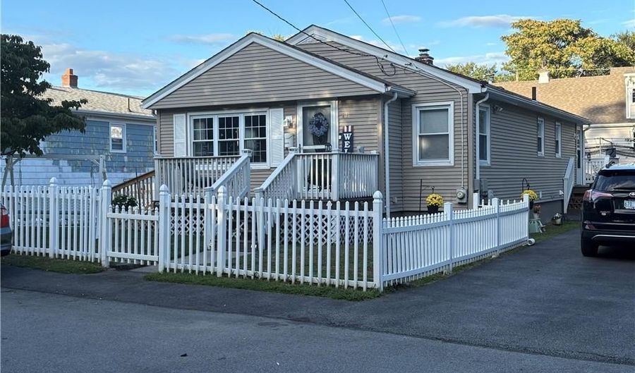 11 Glen St, North Providence, RI 02911 - 3 Beds, 2 Bath