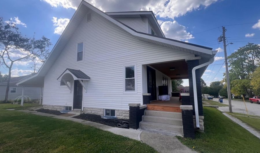 1526 11th St, Bedford, IN 47421 - 3 Beds, 3 Bath