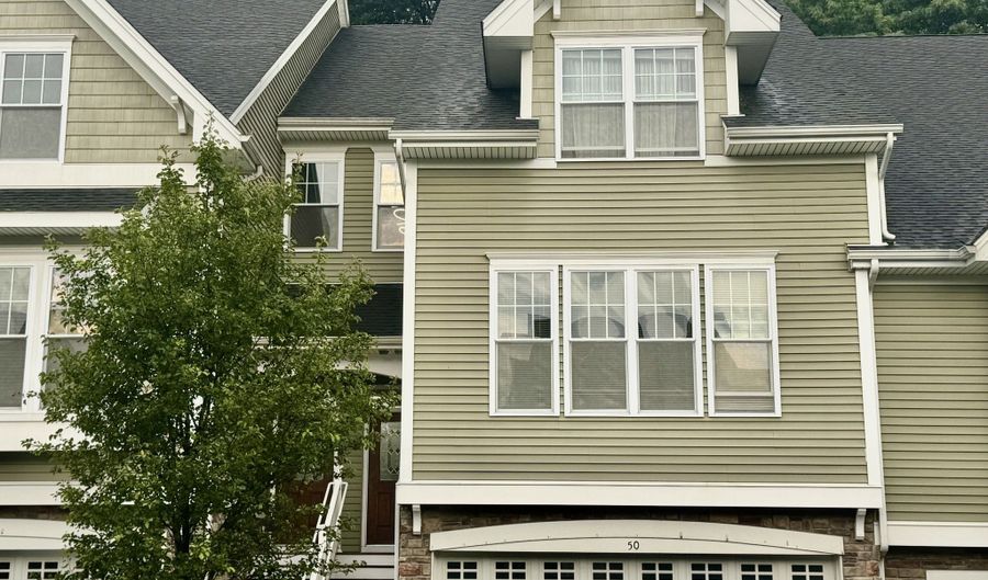 50 Lawrence Ave 50, Danbury, CT 06810 - 3 Beds, 4 Bath