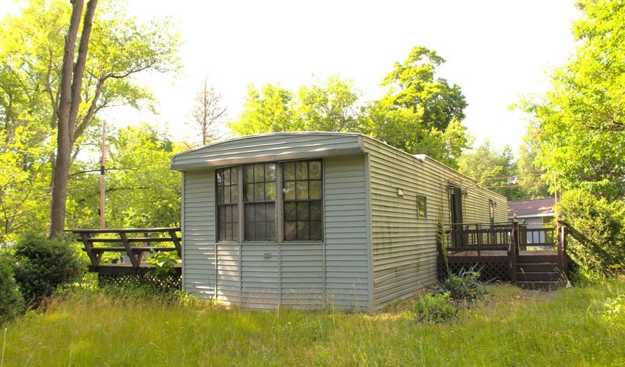 135 LN 285A Crooked Lk, Angola, IN 46703 - 2 Beds, 1 Bath