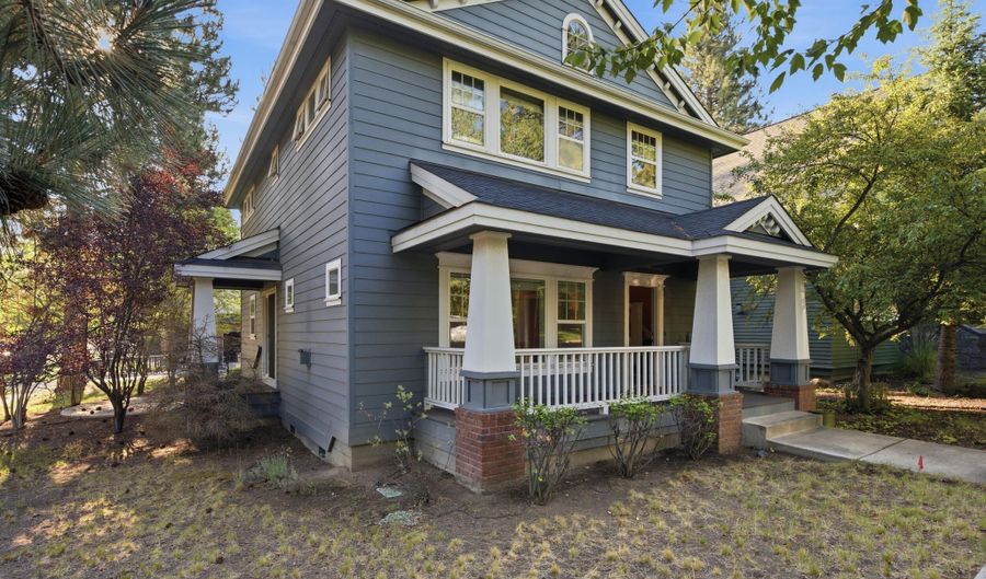1374 NW Fort Clatsop St, Bend, OR 97703 - 3 Beds, 3 Bath