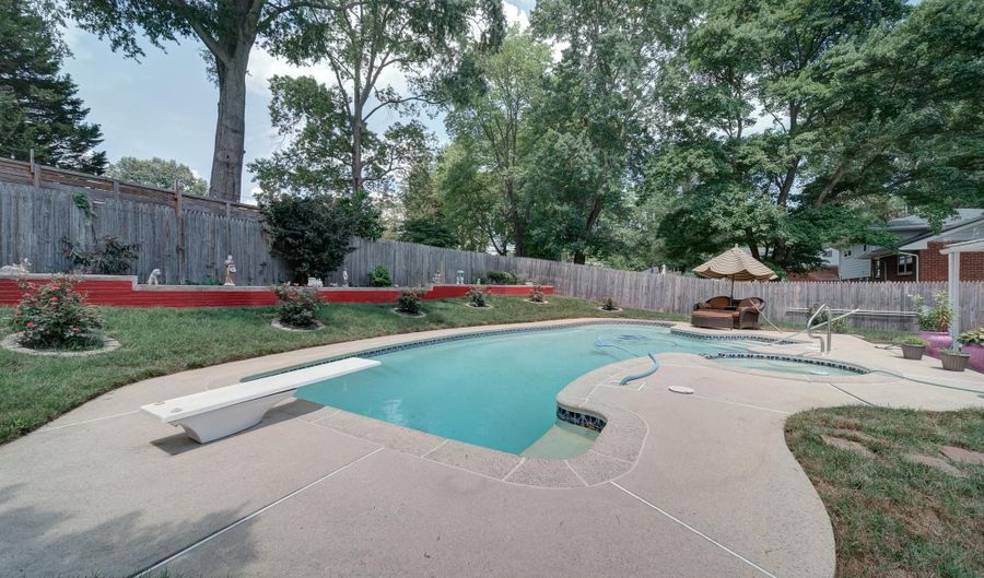 8912 BATTERY Rd, Alexandria, VA 22308 - 4 Beds, 2 Bath