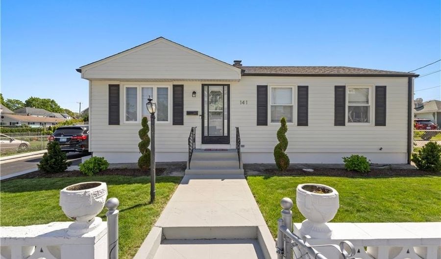 141 Woodward Ave, East Providence, RI 02914 - 3 Beds, 2 Bath