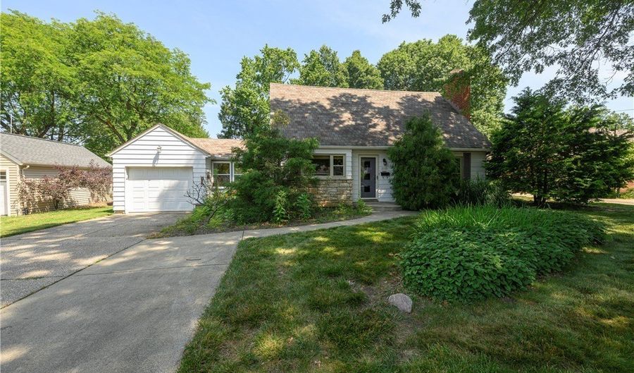 2035 Thornhill Dr, Akron, OH 44313 - 3 Beds, 3 Bath
