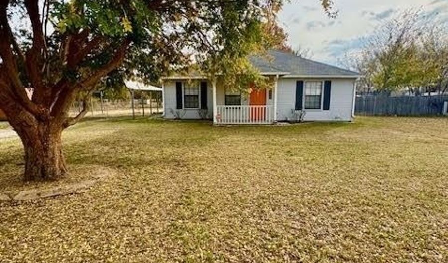 404 Leroy St, Alvord, TX 76225 - 2 Beds, 1 Bath