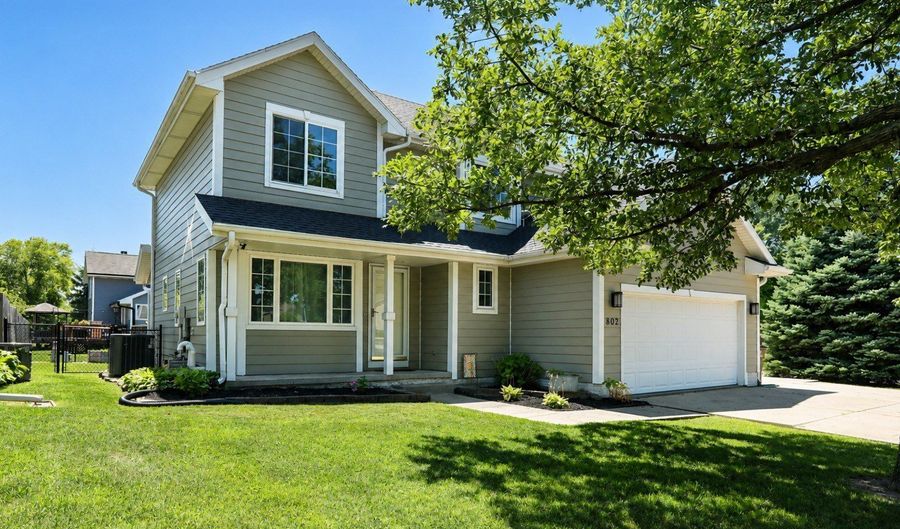 802 13th St SE, Altoona, IA 50009 - 4 Beds, 3 Bath