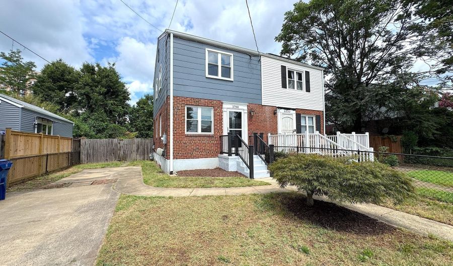 5700 FENWICK Dr, Alexandria, VA 22303 - 2 Beds, 2 Bath