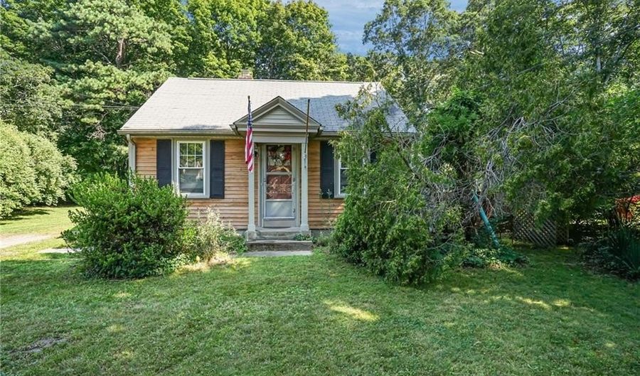 58 Essex Rd, North Kingstown, RI 02852 - 2 Beds, 1 Bath