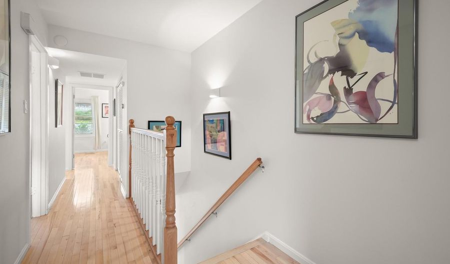 4 DUDLEY Ct, Bethesda, MD 20814 - 3 Beds, 3 Bath