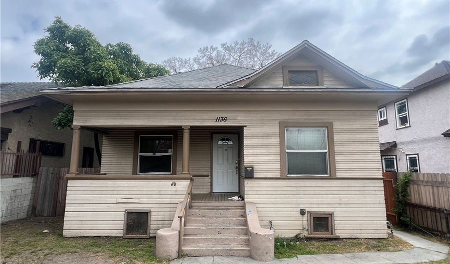 1136 W 50th St, Los Angeles, CA 90037 - 3 Beds, 1 Bath