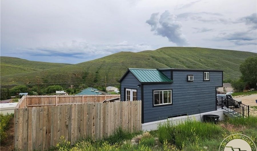 111 Printz St, Bearcreek, MT 59007 - 1 Beds, 1 Bath