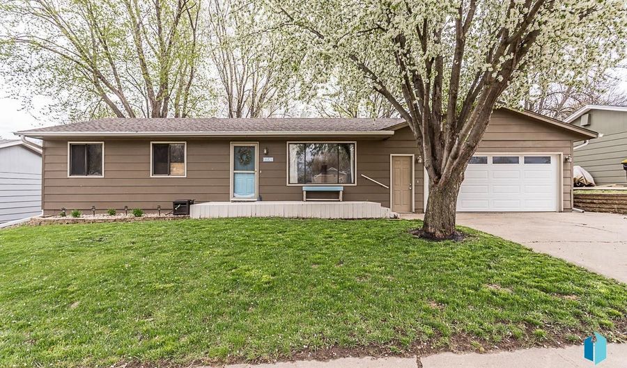 1700 S Judy Ave, Sioux Falls, SD 57103 - 3 Beds, 2 Bath