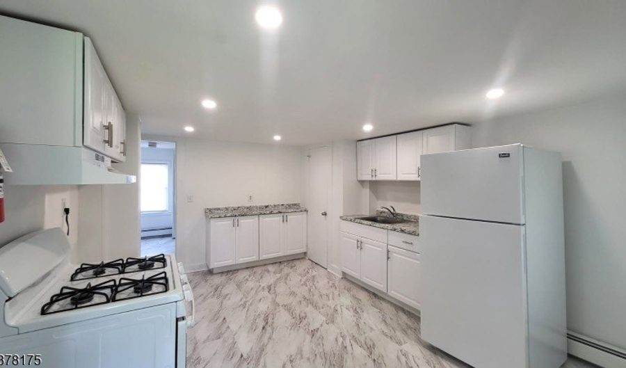 60 E Mc Farlan St Abc D, Andover, NJ 07801 - 1 Beds, 1 Bath