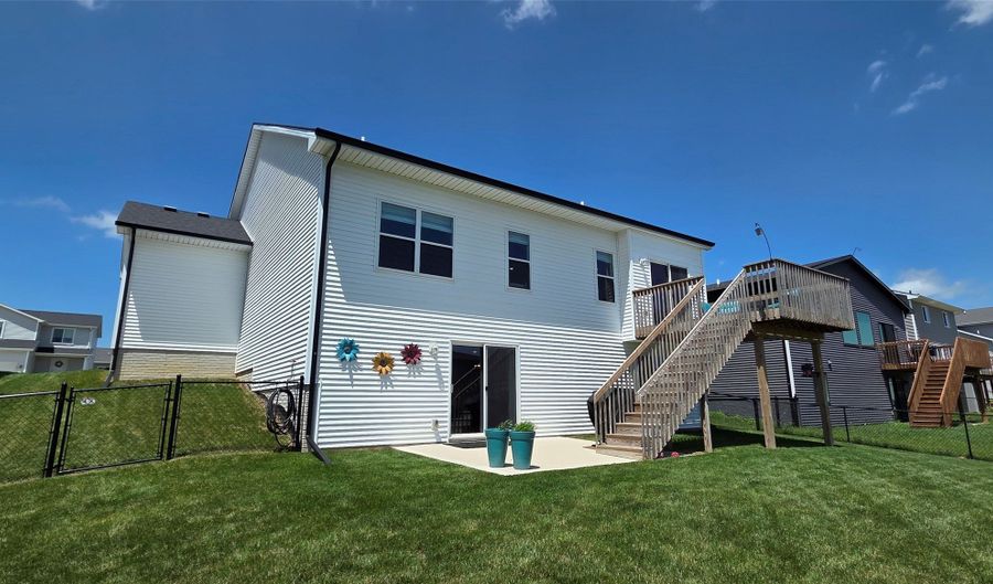 1917 Southbridge Dr, Adel, IA 50003 - 4 Beds, 3 Bath