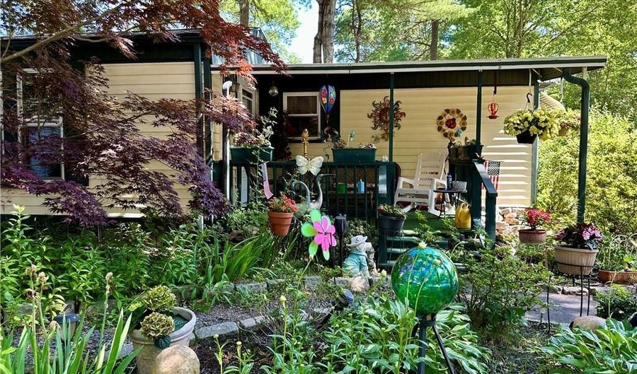 4 Leisure Way, Coventry, RI 02816 - 2 Beds, 2 Bath