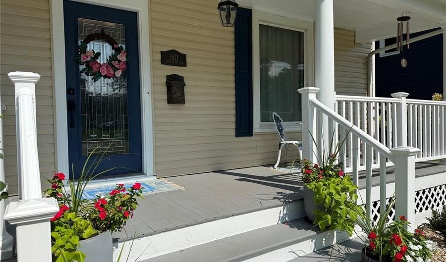 1821 Evergreen Ave, Alton, IL 62002 - 2 Beds, 2 Bath