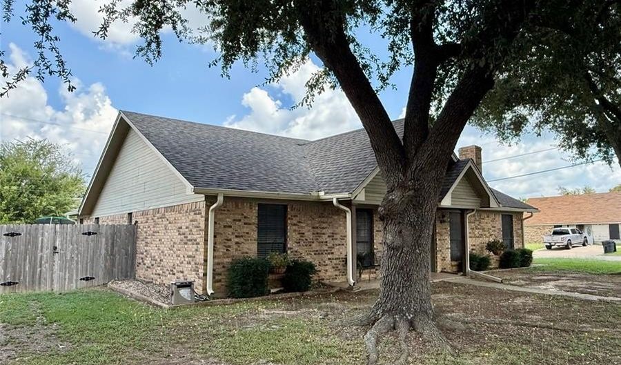 1012 Lincoln Dr, Sulphur Springs, TX 75482 - 3 Beds, 2 Bath