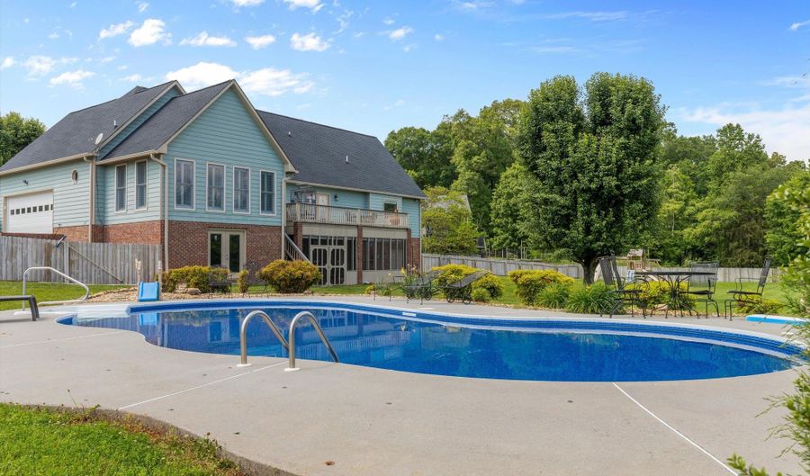 3054 Hawthorne St, Athens, TN 37303 - 5 Beds, 5 Bath