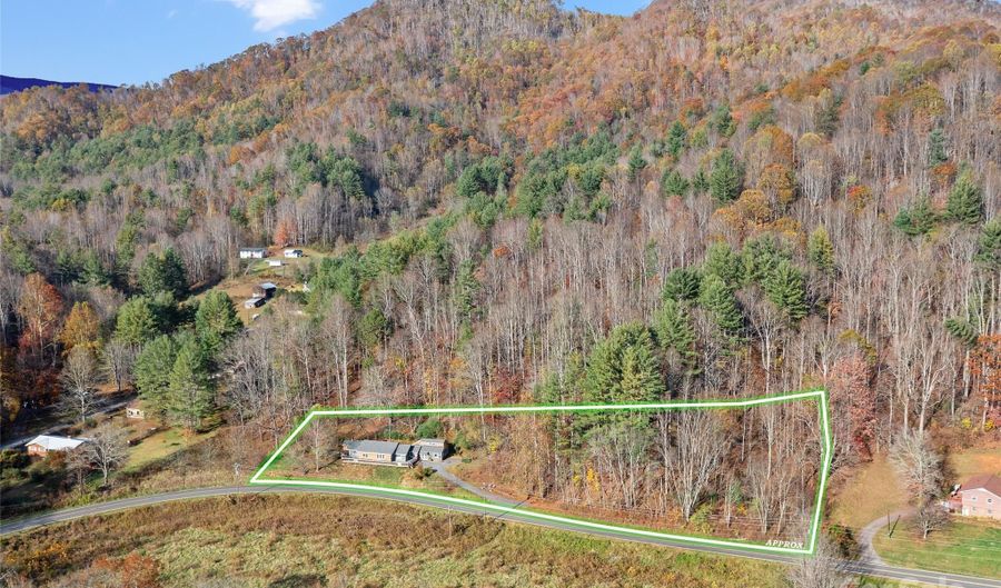 3477 Cane Creek Rd, Bakersville, NC 28705 - 4 Beds, 3 Bath