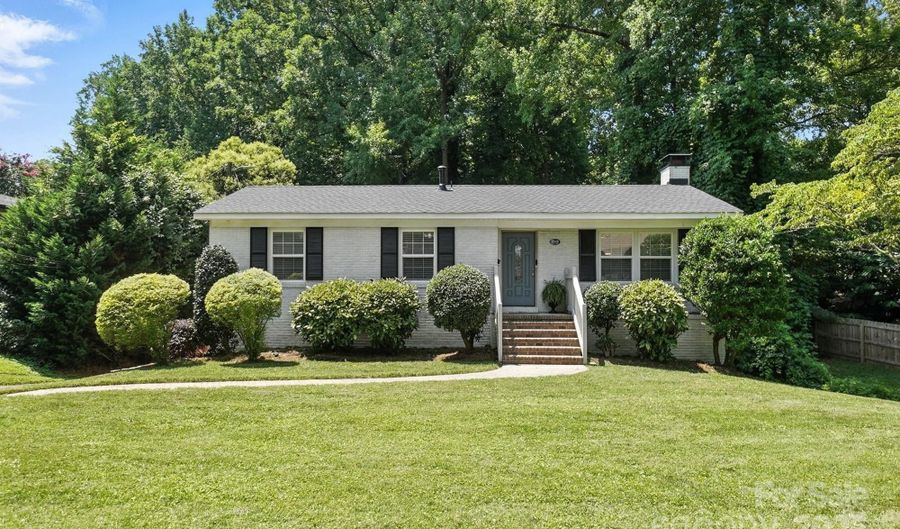 2528 Arnold Dr, Charlotte, NC 28205 - 3 Beds, 3 Bath