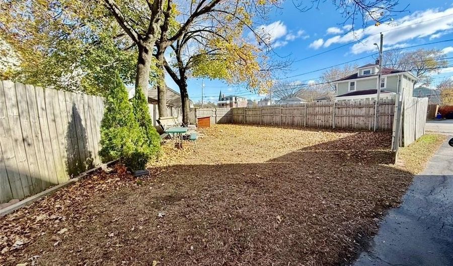 27 Cliffdale Ave, Cranston, RI 02905 - 3 Beds, 2 Bath