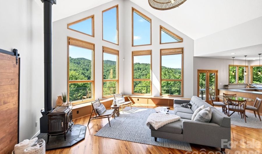 9 Bees Mountain Dr, Asheville, NC 28804 - 3 Beds, 3 Bath