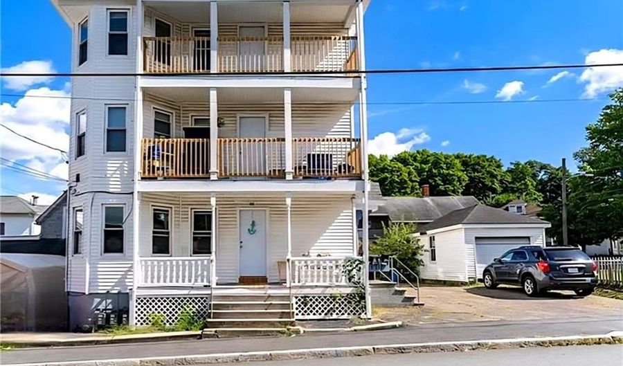 68 Division St, Lincoln, RI 02838 - 8 Beds, 3 Bath