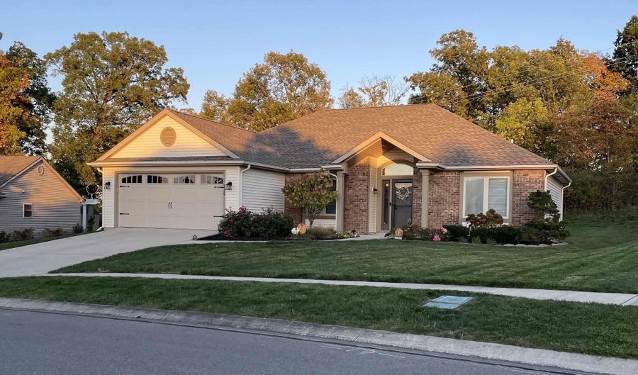 230 Broadmore Cir, Angola, IN 46703 - 3 Beds, 2 Bath