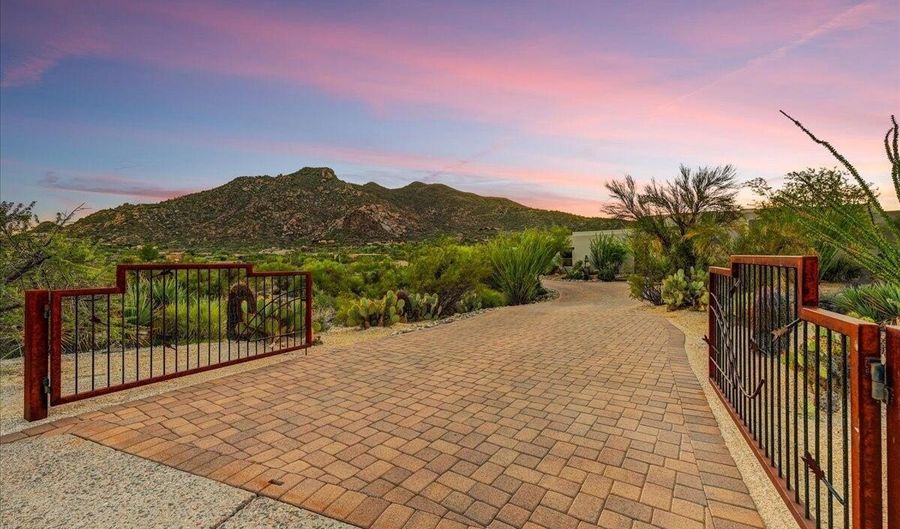 37202 N HOLIDAY Ln, Carefree, AZ 85377 - 4 Beds, 4 Bath