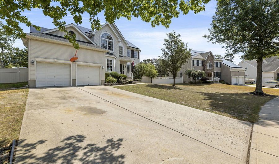 39 Brittany Dr, Bayville, NJ 08721 - 5 Beds, 3 Bath