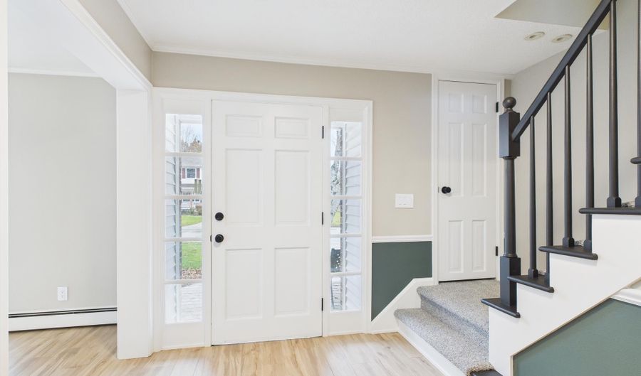 1316 MONTCLAIRE Ct, Appleton, WI 54915 - 5 Beds, 3 Bath