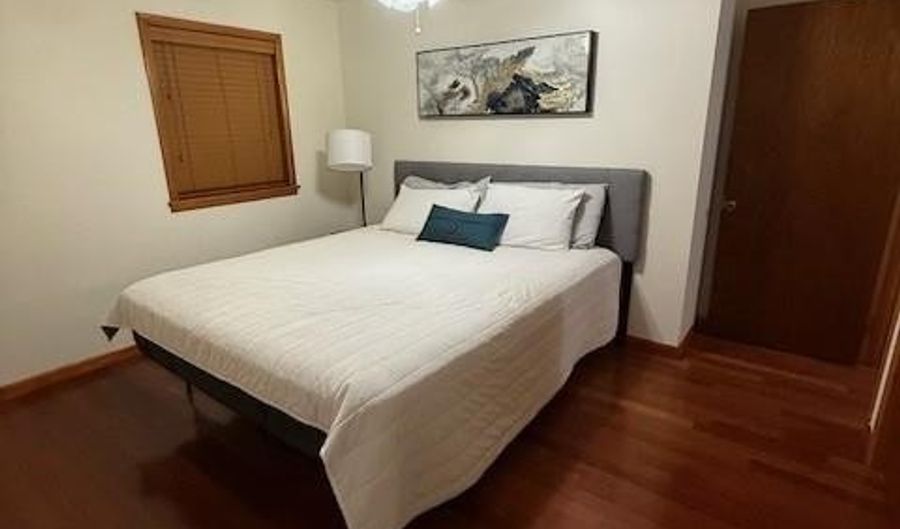 611 E Central Ave, Bentonville, AR 72712 - 2 Beds, 1 Bath