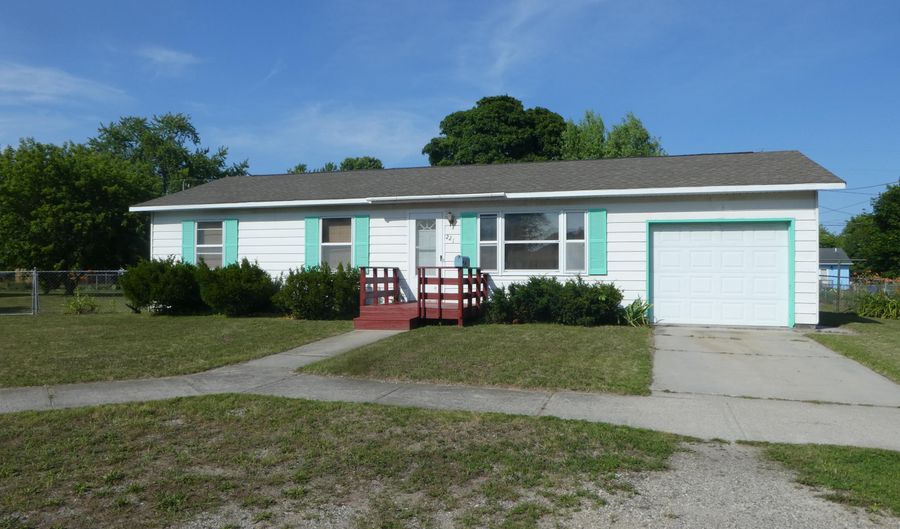 221 W Spratt St, Alpena, MI 49707 - 3 Beds, 1 Bath